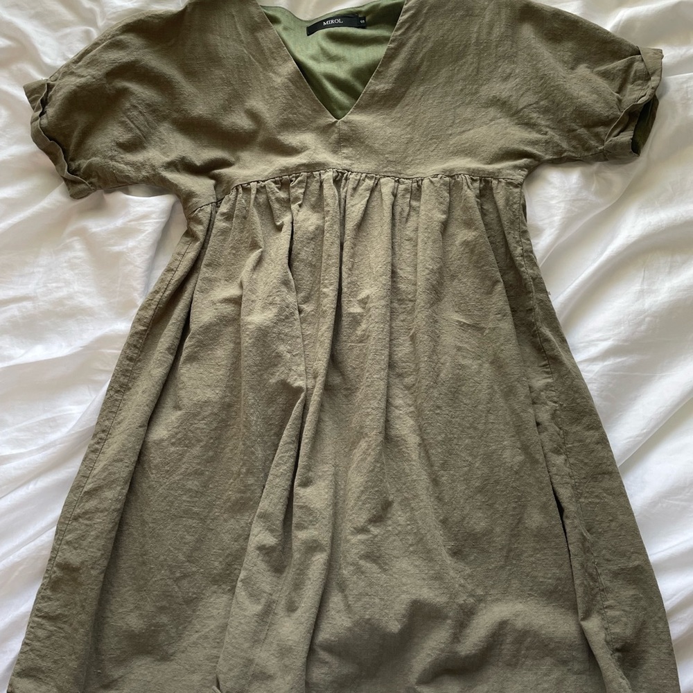 Green short sleeve dress